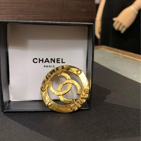 90S Chanel Vintage 24K Hollow CCLogo Pin/ Brooch  鏤空浮雕CC標誌心口針
