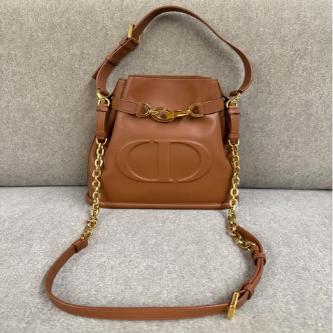全新品Dior C'est  Dior棕色小牛皮中型水桶包   超級美包❤️