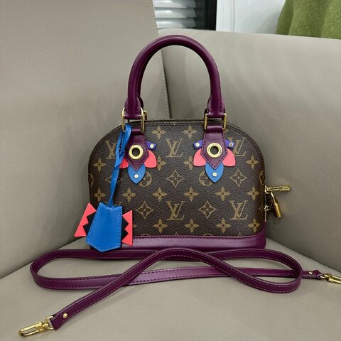 ️LV 老花拼色小怪獸聖誕限量款 alma貝殼包 23.5x17.5x11.5 99新配件鎖鑰匙 肩帶 塵袋