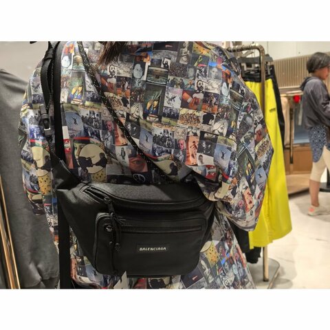 BALENCIAGA 黑色腰包胸包 20*19*4 98新配件塵袋