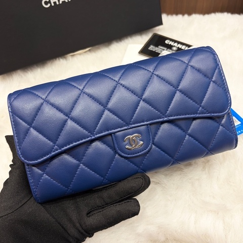 99新Chanel香奈兒藍色銀扣羊皮cf長款錢包 22開有卡 有盒子。