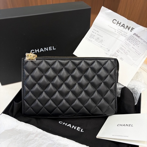 Chanel香奈兒黑金菱格紋拉鍊手拿包 底長21cm