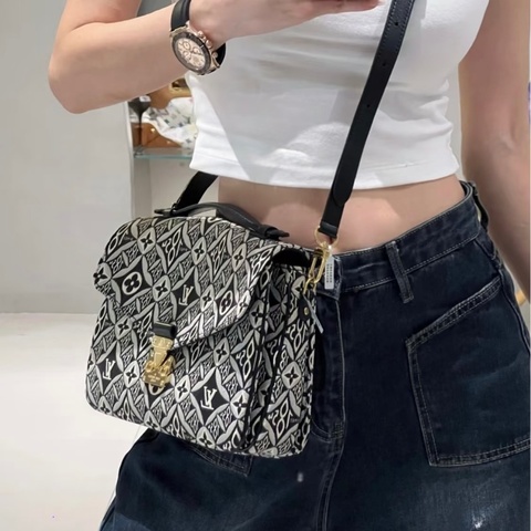LV 復古風✨緹花布Since1854郵差包