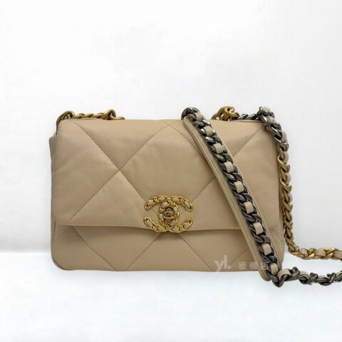 s5552-Chanel 19奶茶色羊皮金釦下蓋肩背包AS1160