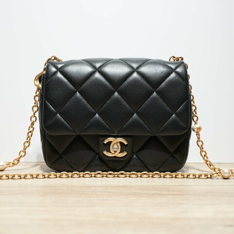 CHANEL 黑色晶片開金扣CHANEL23年季節款做舊金屬方胖子肩背包