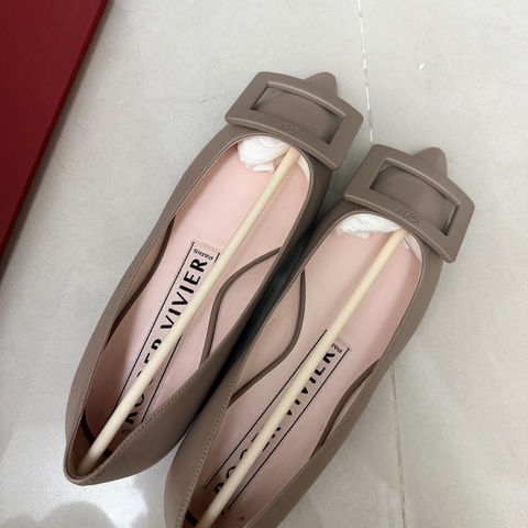 Roger Vivier Gommettine 軟皮 尖頭 34.5