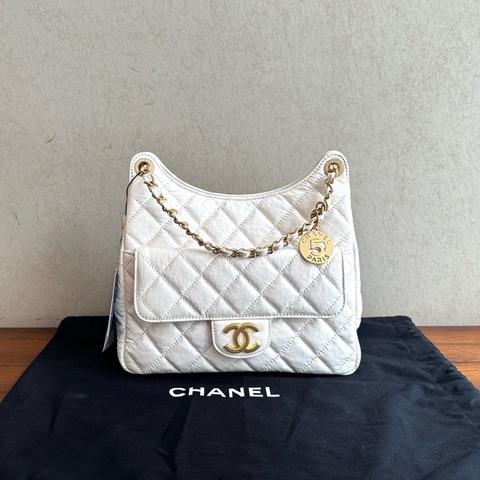 閒置新🆕香奈兒Chanel 23B白色金扣油蠟皮天貓精靈hobo包中號單肩包斜挎包 全新全膜原始，23年
