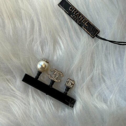 CHANEL 方型 雙C 珍珠耳機塞
