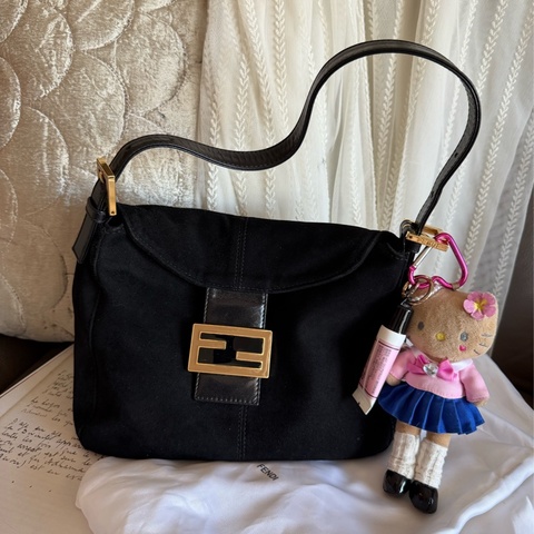芬迪 黑色皮革 腋下包 側背包 包 Fendi 復古包 古董包 中古包包 黑色 法棍包 Mamma Baguette 中古包