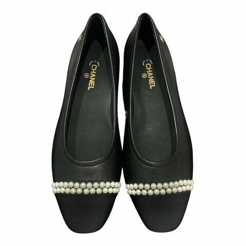 CHANEL 香奈兒 G35403 PEARL EMBELLISHED LEATHER PUMPS 珍珠皮革平底鞋 黑色 銀釦