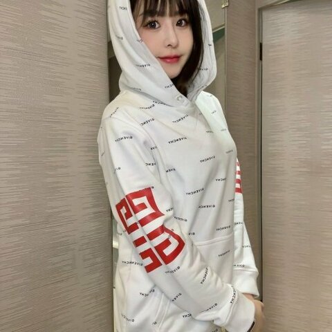 💎Han's house精品服飾💎GIVENCHY 紀梵希 4G  帽 T 現貨 青年款  原價13600