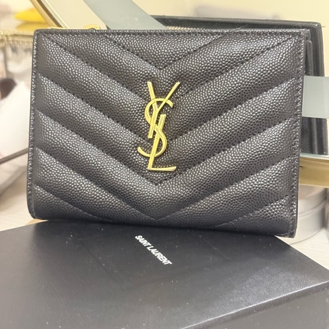 YSL Saint Laurent 魚子醬對開暗扣短夾