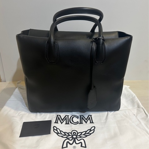 MCM 牛皮手拿包｜全新未使用｜經典黑色｜低調質感精品✨