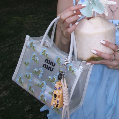 ✨MiuMiu｜春夏限定歐根紗刺繡托特包｜花卉刺繡tote手提單肩包｜98新