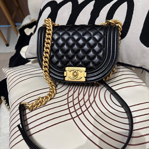 Chanel Boy Chain Shoulder Bag AS3186