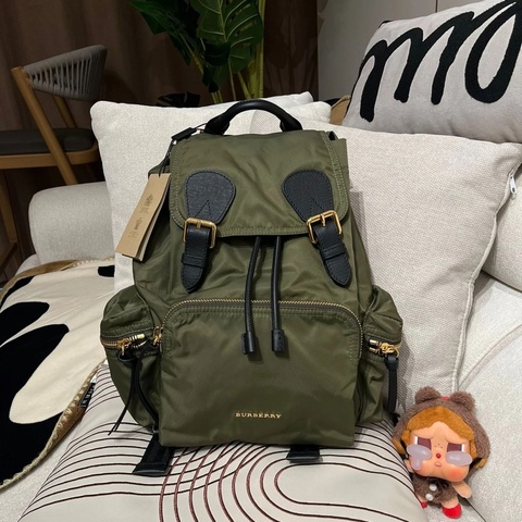 Burberry backpack nylon 金扣
