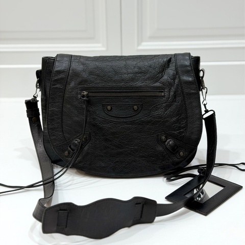 《仙闆名牌精品》Balenciaga 巴黎世家 NeoFolk 黑色 機車包 郵差包 斜背包 肩背包 側背包 手提包