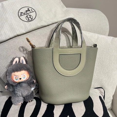 Hermes in the loop 18,STAMP B,Q1 Sauge Clemence Calfskin,