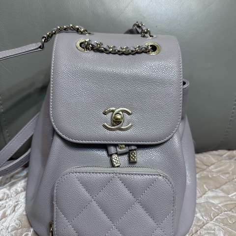 Chanel 淺灰色雙肩包
