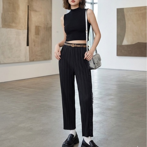 104）PLEATS PLEASE ISSEY MIYAKE 側面數字蕾絲縐褶九分褲 (黑)