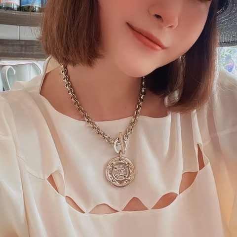 CHANEL香奈兒，高級手工坊康鵬系列，淡金色雙C圓牌項鍊 吊墜