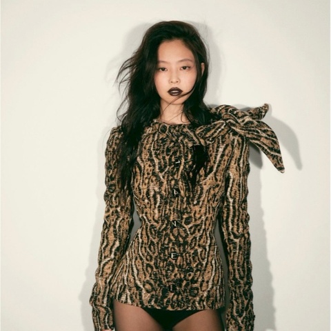 Chanel香奈兒26A高級手工坊豹紋開衫限定發售Jennie上身圖