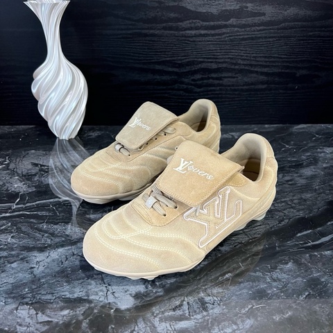 Louis Vuitton路易威登奶茶色足球鞋休閒鞋 39.5碼