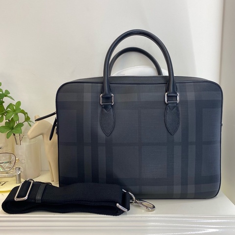 Burberry/巴寶莉 格紋 公文包 手提包 單肩斜挎包 有肩帶。