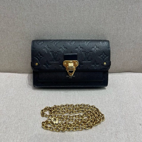 LV/路易威登 Vavin WOC 黑色牛皮壓紋鏈條包 尺寸：19.5×5×12