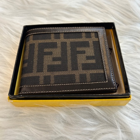 Fendi 老花 短夾 附原盒