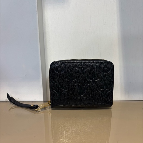 LV 黑牛皮壓紋4卡零錢包M60574