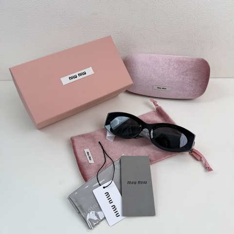 🕶️全新MIU MIU繆繆 鏡腿標識 貓眼 太陽眼鏡 女款  附件：全套