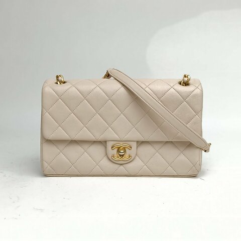 CHANEL 白色羊皮芯片金扣23P字母链条CF口盖包肩背包