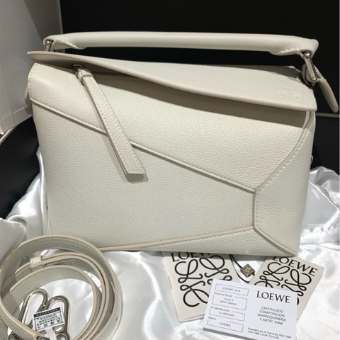 全新🌟羅意威LOEWE Puzzle Edge 白色小號 白雪公主 手提包斜背包 銀扣 23編碼