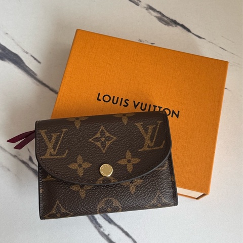LV M41939花紋內桃紅釦式零錢包👛