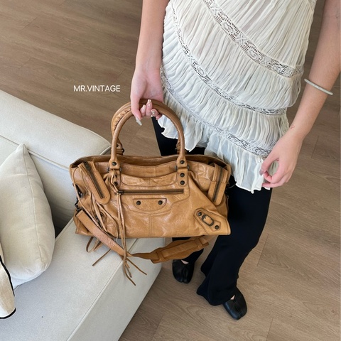 🏷️ Balenciaga 老錢風大號機車包