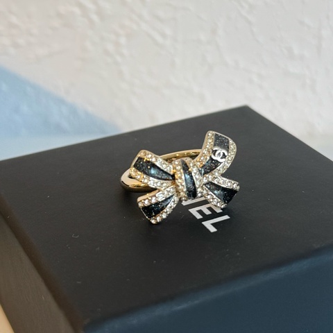 Chanel蝴蝶結小鑽戒指💍