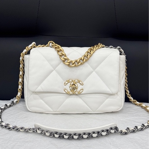 Chanel香奈兒白色羊皮19bag小號