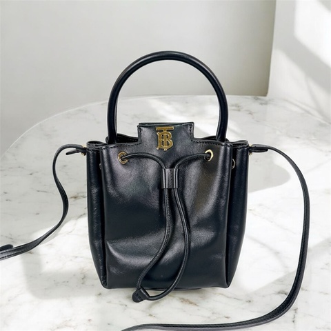 莉亞精品♡ Burberry TB黑金小水桶 二手美包