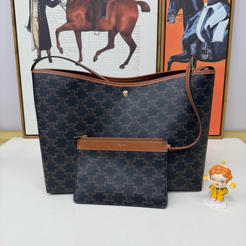 99新✨CELINE賽琳 SOFT SHOPPER 棕色塗層帆布凱旋門單肩包斜背包 金色五金 附件:塵袋