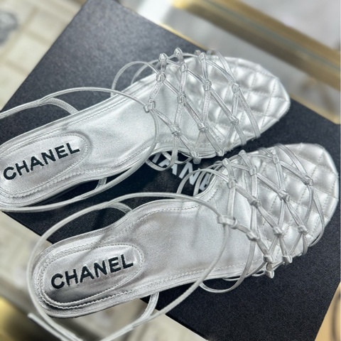 99新 CHANEL 香奈兒  爆款銀色涼鞋 38.5碼