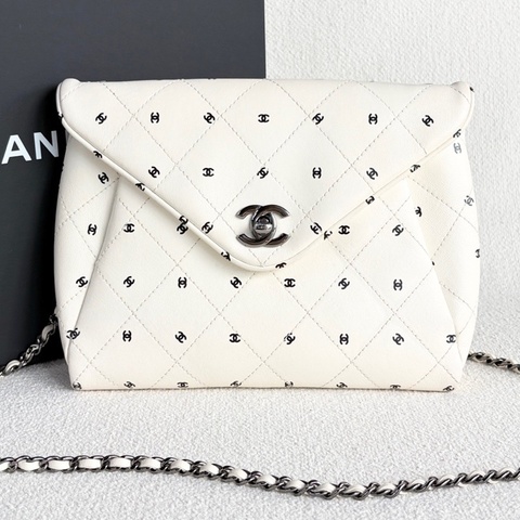 Chanel香奈兒白銀小logo信封包 芯片款
