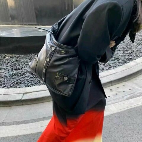 Chanel 黑銀衣服包 羊皮 34*25*4 98新配件塵袋