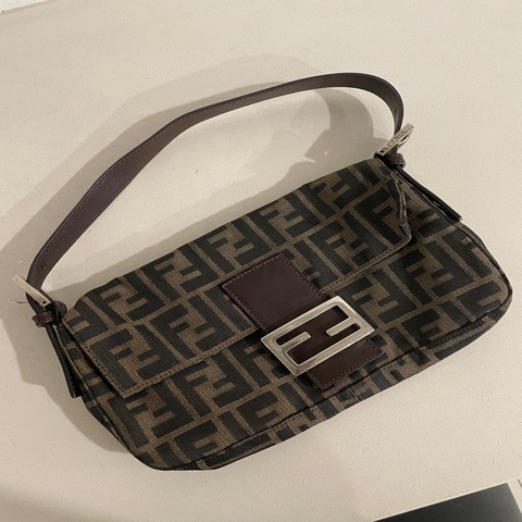 Fendi Baguette 中古日本購入