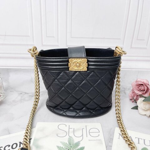 Chanel Leboy黑金水桶包 18*16*13cm 98新配件盒子 塵袋 保卡 購證