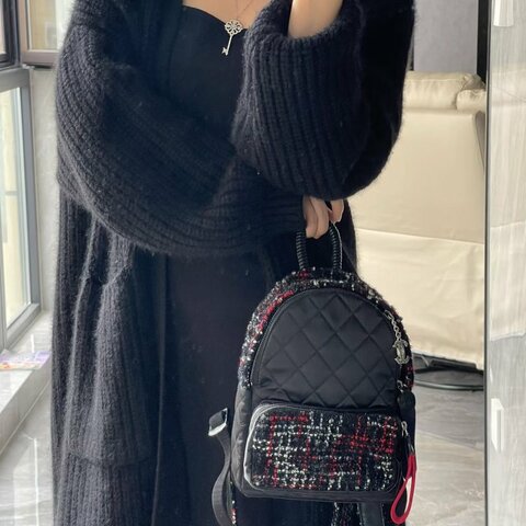 CHANEL 黑色拼毛呢後背包28*33*10.5 98新配件塵袋 保卡