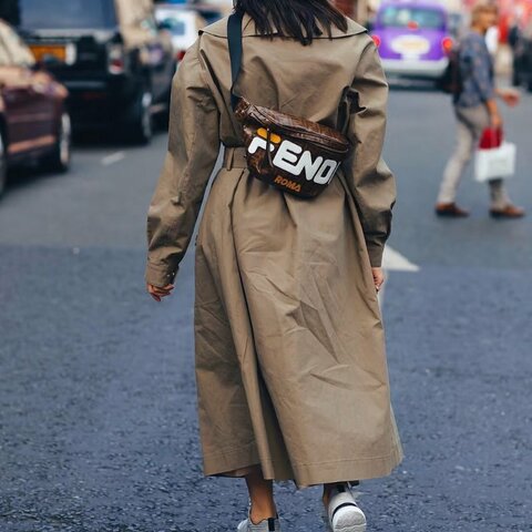 FENDI 老花拼色字母logo胸包腰包 31*17*8 98新配件塵袋