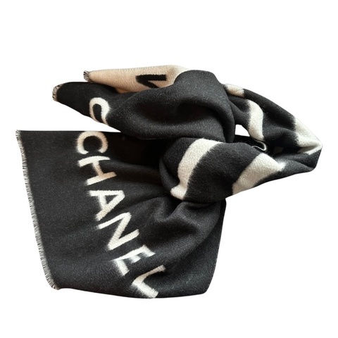 Chanel 香奈兒 經典黑白配色圍巾 專櫃破5萬