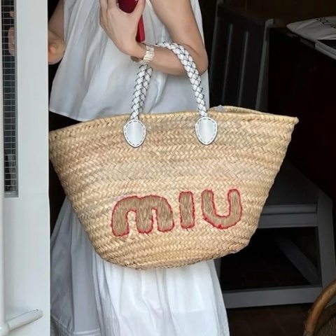 ✨MiuMiu｜草編沙灘包/大號菜籃子tote｜芯片款99新