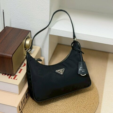 🏷Prada 普拉達．Re-Edition 2005 Hobo 腋下包